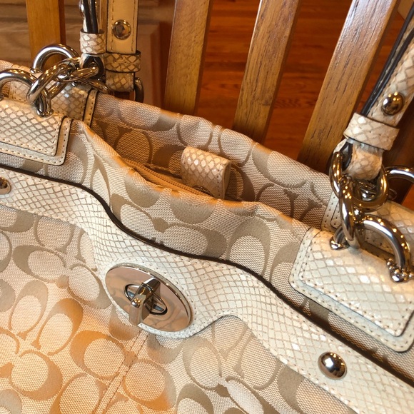 Coach - Picture 8 of 9